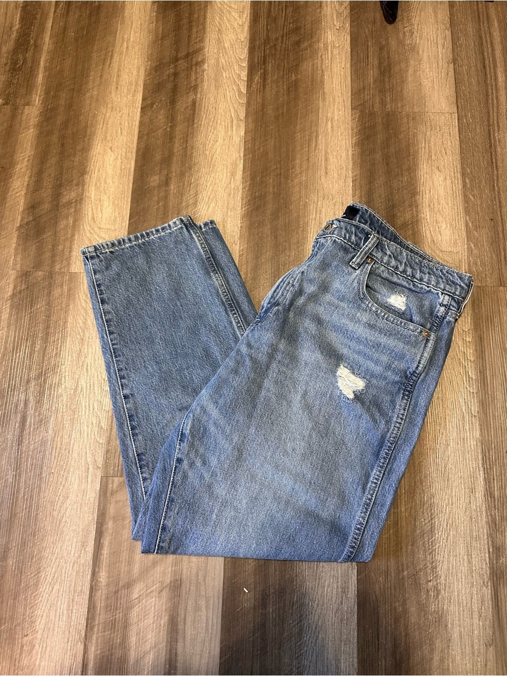 GAP High-Rise Light Blue Distressed mom Jeans